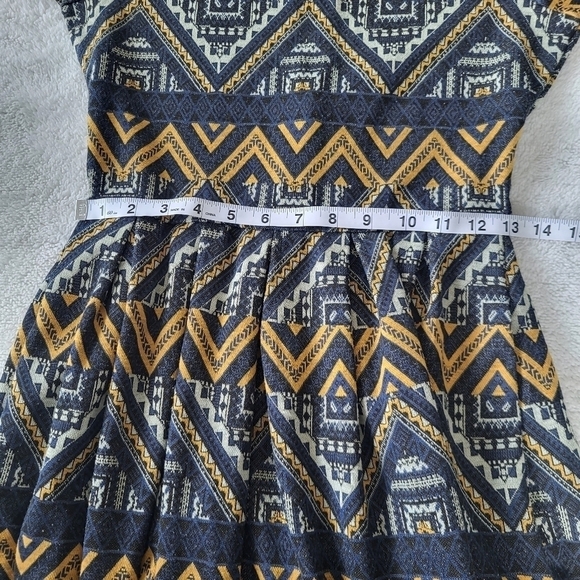 Lularoe Amalia Dress Zip Up Back Geometric Print Black and Golds Size Sm… - Picture 4 of 7